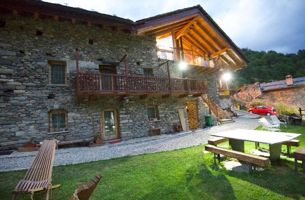 Bed and Breakfast Nuit A Pleiney Saint-Rhemy-En-Bosses Esterno foto