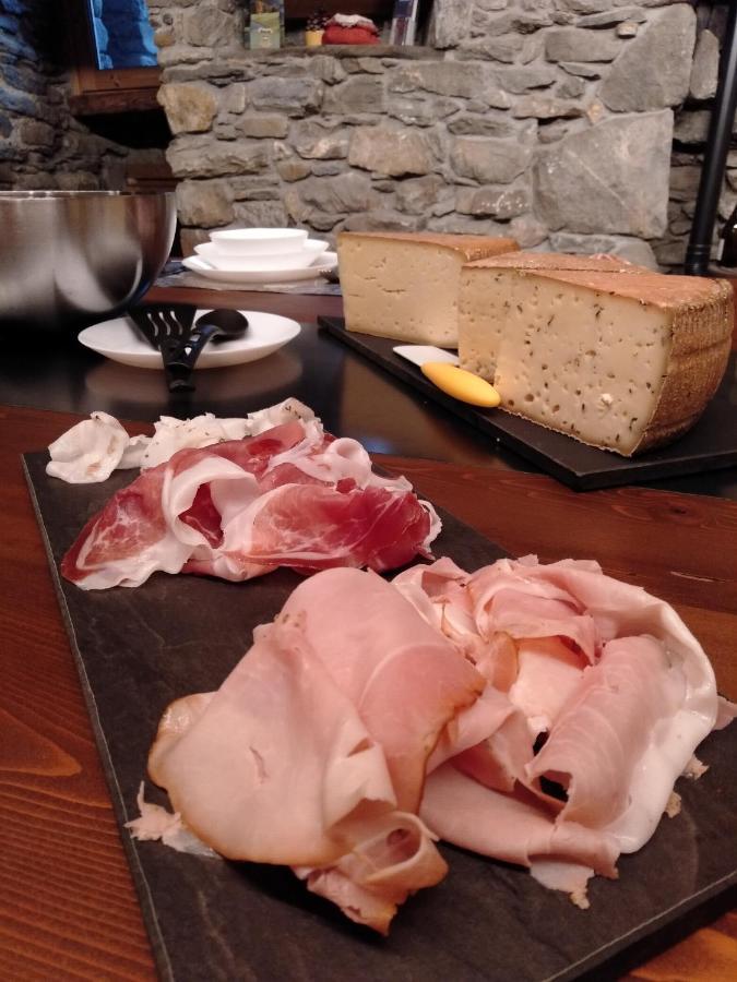 Bed and Breakfast Nuit A Pleiney Saint-Rhemy-En-Bosses Esterno foto
