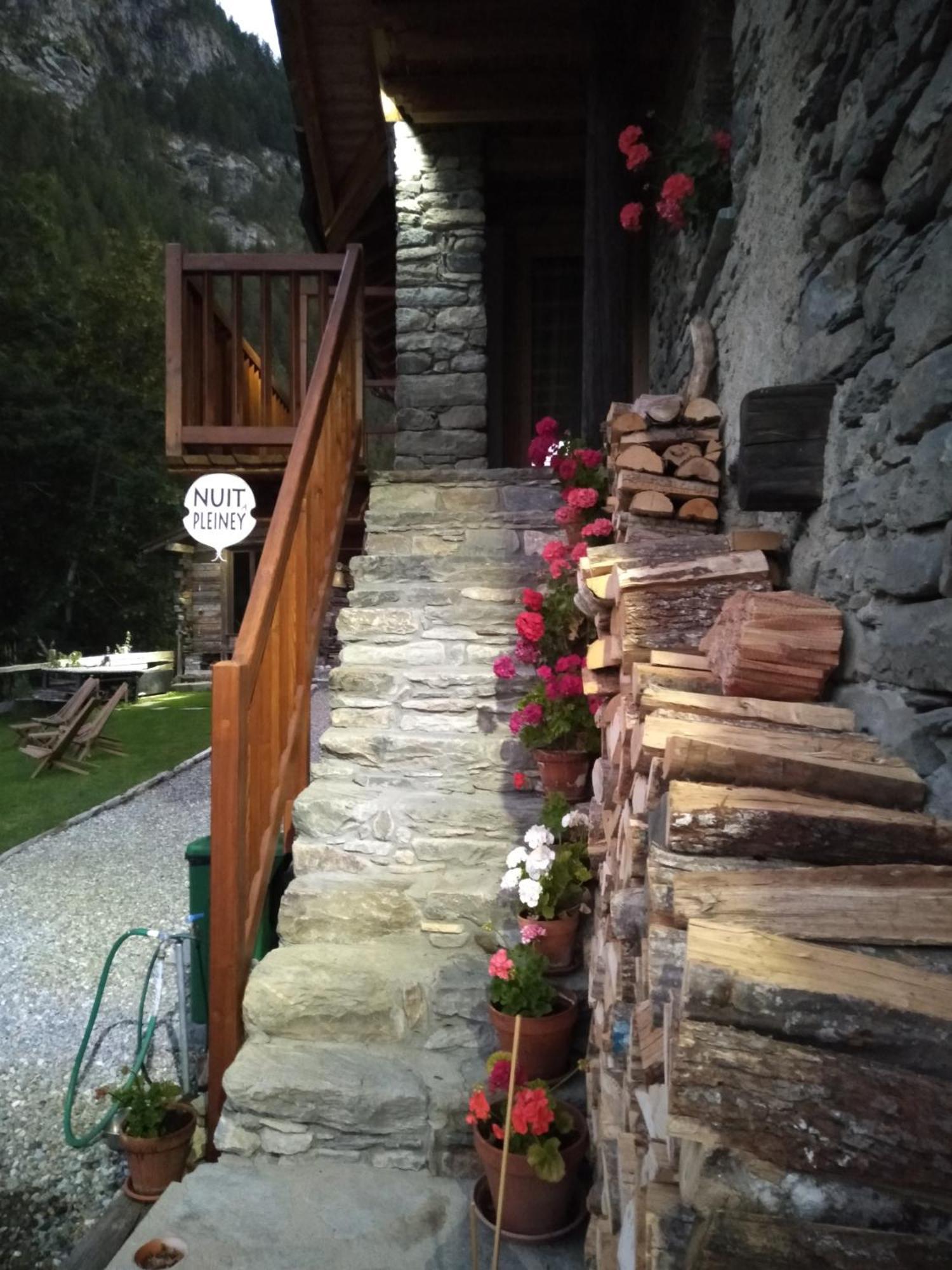 Bed and Breakfast Nuit A Pleiney Saint-Rhemy-En-Bosses Esterno foto