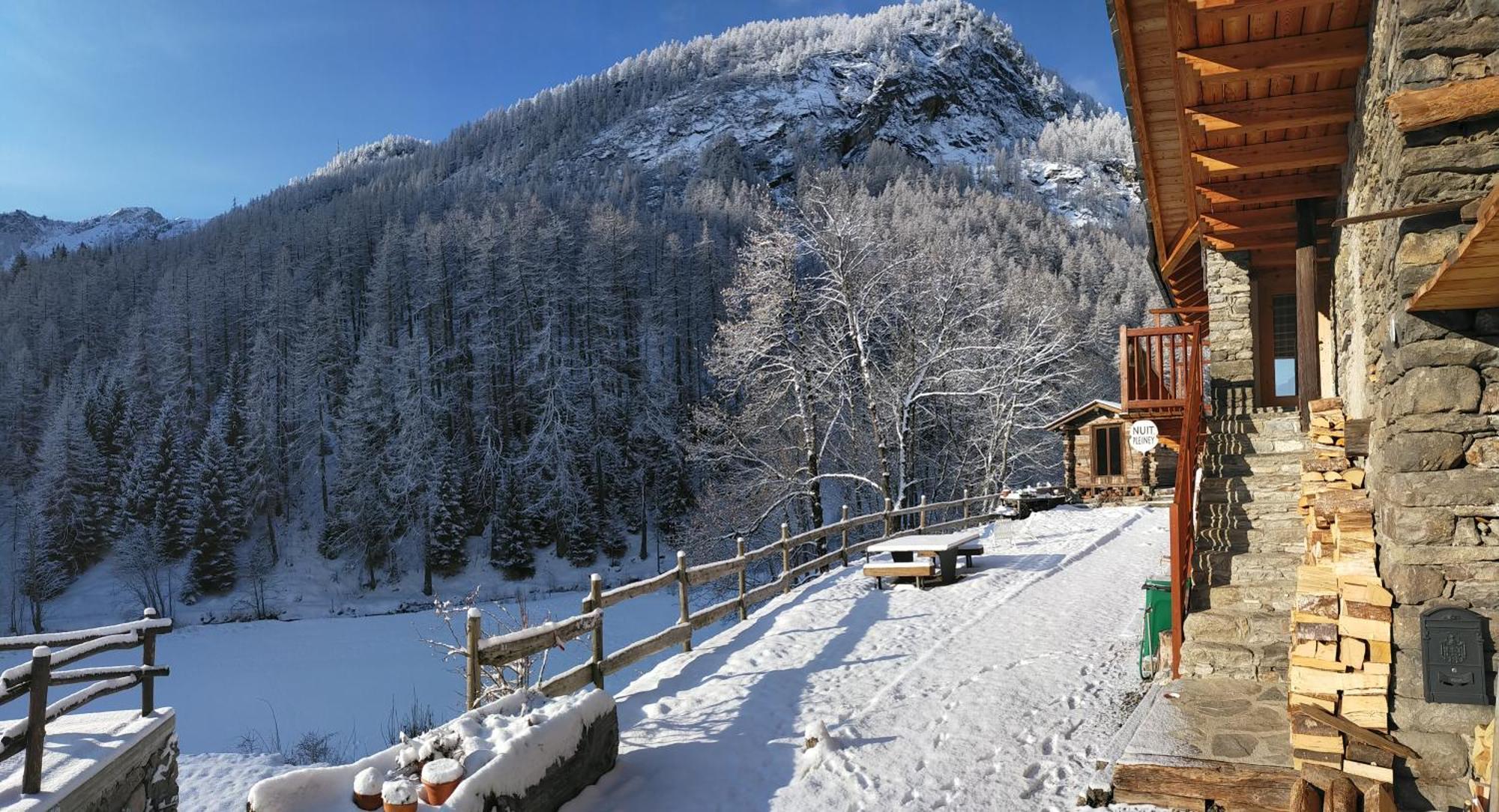 Bed and Breakfast Nuit A Pleiney Saint-Rhemy-En-Bosses Esterno foto