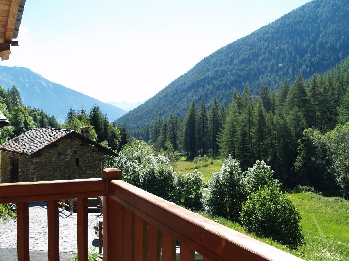 Bed and Breakfast Nuit A Pleiney Saint-Rhemy-En-Bosses Esterno foto