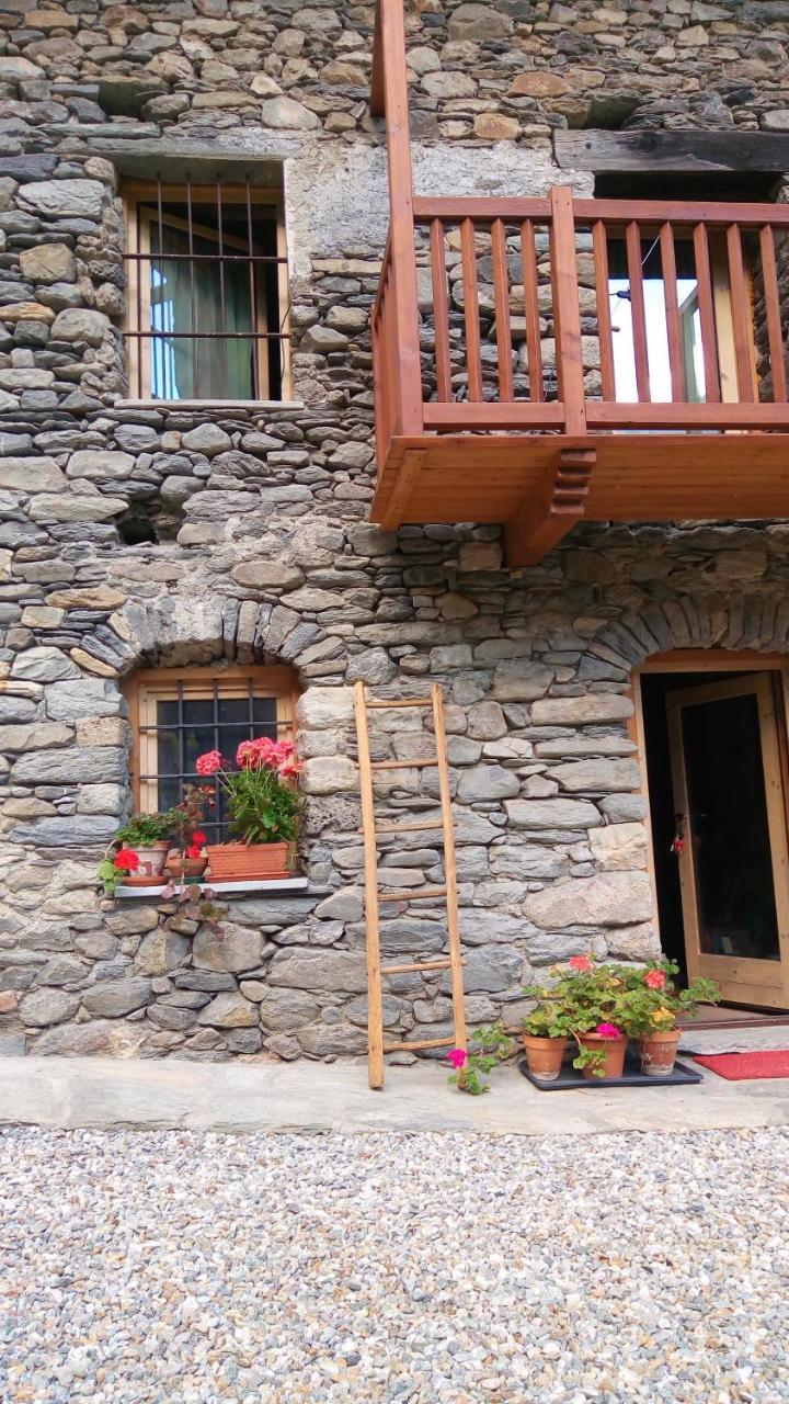 Bed and Breakfast Nuit A Pleiney Saint-Rhemy-En-Bosses Esterno foto
